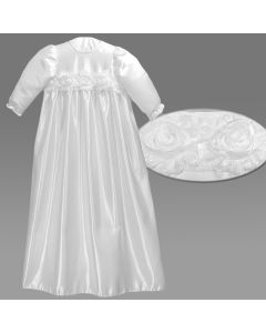 Dåbskjole i hvid satin med rosenranke på bærestykket