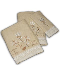 Håndklædesæt i 3 dele med brudeparrets fornavne og bryllupsdato