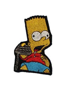 Strygemærke med Bart Simpson og sin uundværlige fjernbetjening.