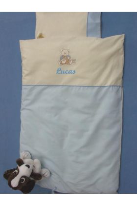 Baby sengetøj med bamse og honningkrukke og babys fornavn