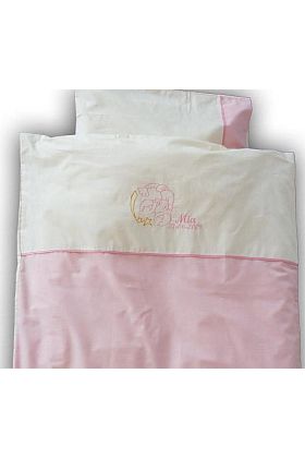 Baby sengetøj med stjernetegn og babys navn, lyserødt