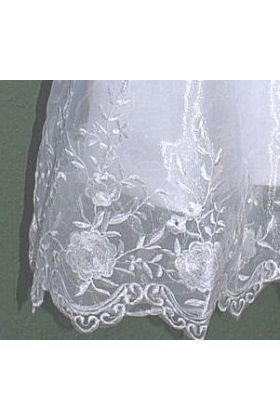 Dåbskjole med organzaskørt og blondekant, str. 62, 68 og 74