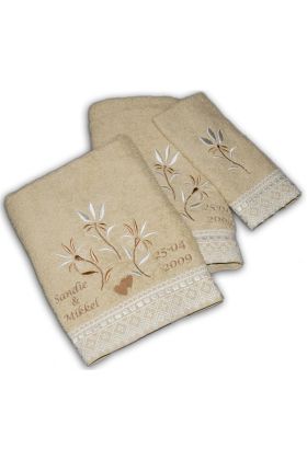 Romantisk håndklædesæt med blondekant til brudeparret - nougatfarvet