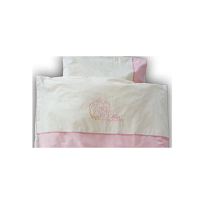 Baby sengetøj med stjernetegn og babys navn, lyserødt