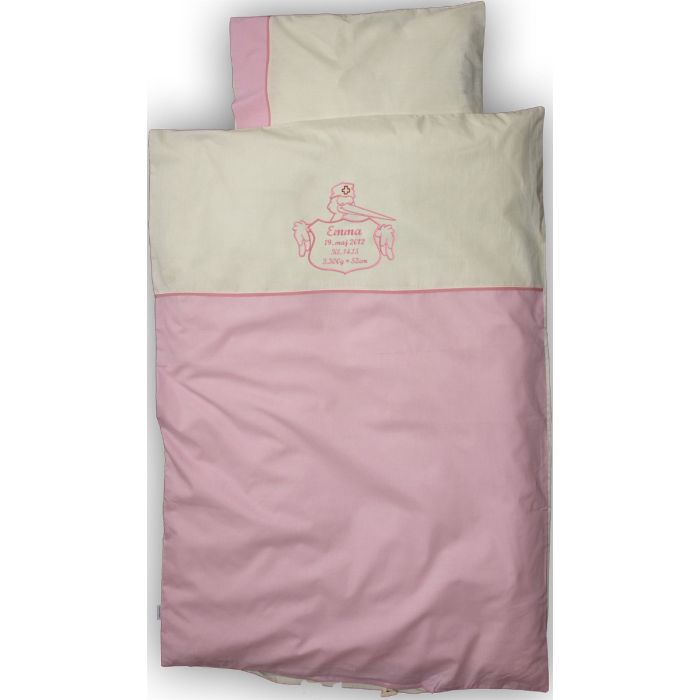 Baby sengetøj med stork med babys navn, fødselsdato, klokkeslæt, vægt og længde, lyserødt