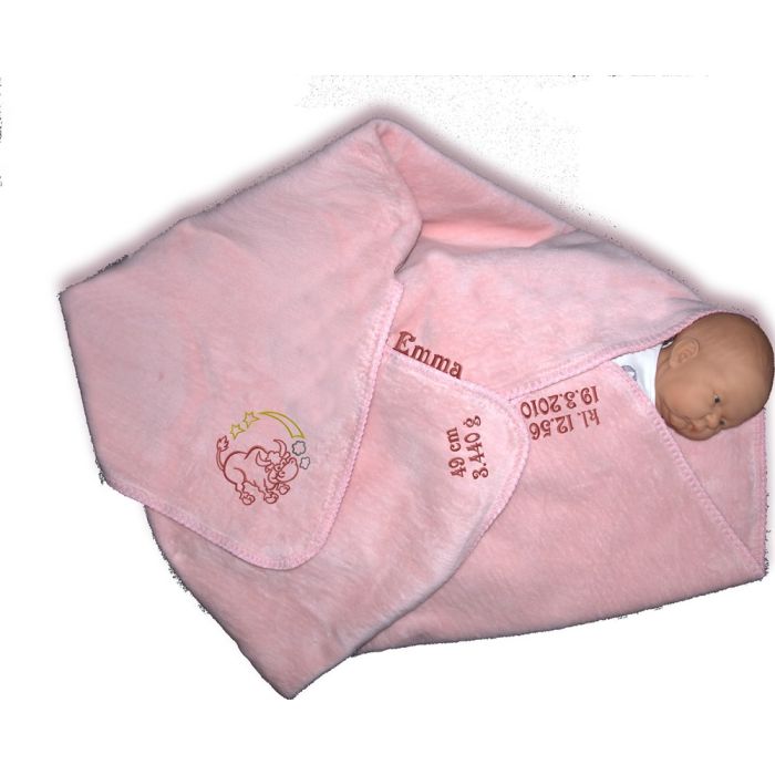 Babytæppe i lyserødt bomuld, med barnets navn, fødselsdata samt et sødt motiv eller stjernetegn